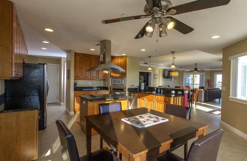 Clearwater Beach Condo | Jun 26-Jul 4 ONLY 300 per night! 3 BR Waterfront, Watch Fireworks from Balcony!