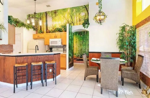 Seasons House | Jungle Theme Getaway w/pool & hot tub