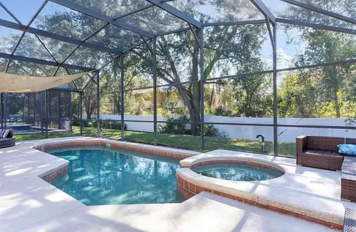Seasons House | Jungle Theme Getaway w/pool & hot tub