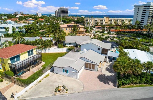 Juno Beach House | Juno Beach Escape *Beach Across the Street*