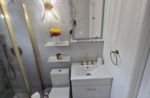 Whitesboro House | Kick back and relax in this calm, stylish home. Luxury newly renovated property