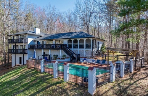 Helen House | Kies Poolside Mountain Villa| Prime Location
