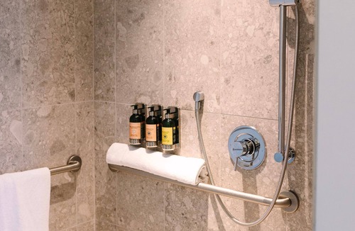 Gainesville Hotel | King ADA Guestroom w/Roll-in Shower | Near UF