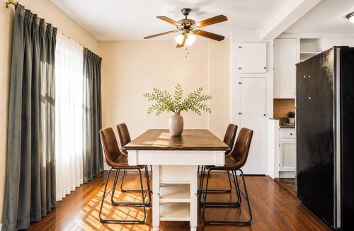 Historic Uptown House | King Bed 1BD 8 min to Downtown & Pier Pet-friendly