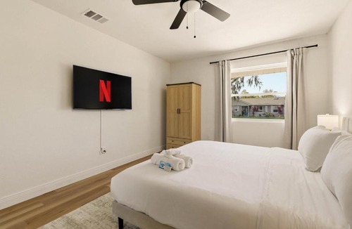 Auburndale House | King Bed Near I-4 | Fast Wi-Fi & Parking
