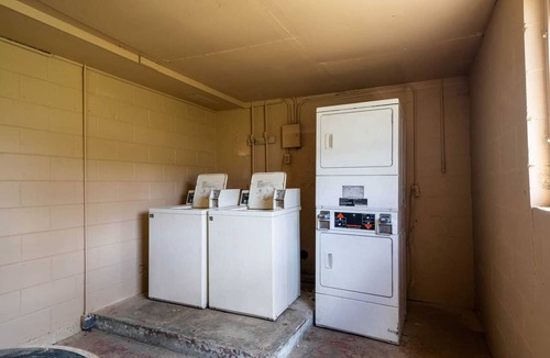 Ocala Apartment | King Bed Non-Smoking