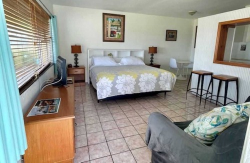Pompano Beach Hotel | King Studio with Sofa Sleeper, Full Kitchen,Ocean Views