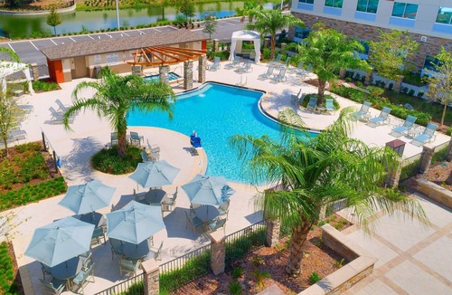 Gainesville Condo | King Suite. Outdoor Pool & Hot Tub. Free Breakfast. 10 Minutes to University of Florida.