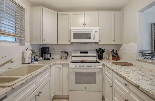 Saint Armands Key Condo | Kingston Arms 19A - Lido Beach!