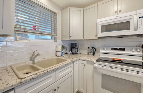 Saint Armands Key Condo | Kingston Arms 19A - Lido Beach!