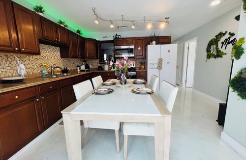Orchid Lake Village Apartment | KM más que un hospedaje una experiencia que te abraza desde el primer momento.