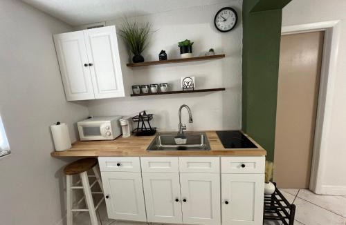 Tampa Apartment | La Casita of Raymond James Stadium