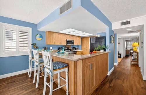 Belleair Beach Apartment | La Concha 2 - Beachfront condo w pool