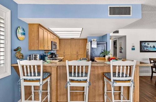 Belleair Beach Apartment | La Concha 2 - Beachfront condo w pool