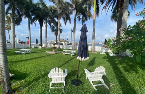 Pass-a-Grille Historic District Apartment | La Tortuga Historic Pass A Grille St Pete Beach 4