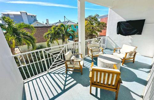 Pass-a-Grille Historic District Apartment | La Tortuga Historic Pass A Grille St Pete Beach 1