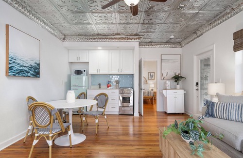 Pass-a-Grille Historic District Apartment | La Tortuga Historic Downtown Pass A Grille