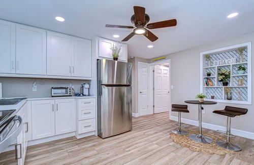 South Bradenton House | Lady Palm: 2/1 w garden vibes three miles to IMG
