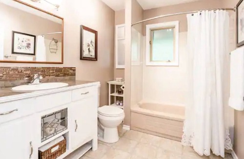 Lafontaine Cottage | Lafontaine Beach Rustic Vacation Chalet