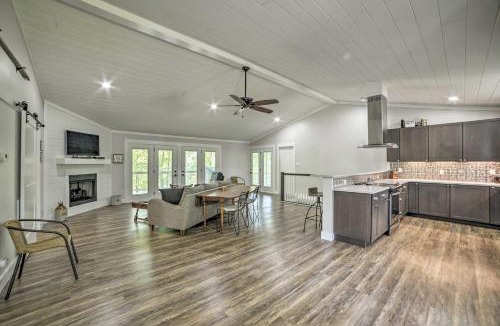 Cadiz House | Lake Barkley Waterfront Home w/Deck & Boat Dock!