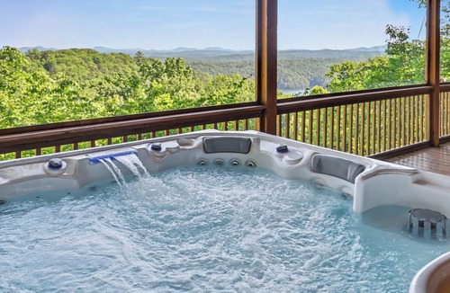 Necowa Cove Cabin | LAKE BLUE RIDGE VIEW & ACCESS, POOL TBL, PROJECTOR, FIRE PIT, HOT TUB, DOGS OKAY