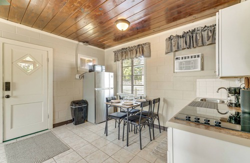Hernando Cottage | Lake Days + Pool Fun! Nature Coast Retreat