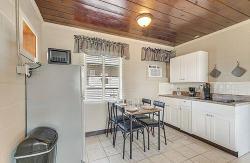Hernando Cottage | Lake Days + Pool Fun! Nature Coast Retreat