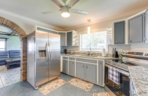 Tavares Apartment | Lake Dora Escape: Canal Access & Seaplane Sights!