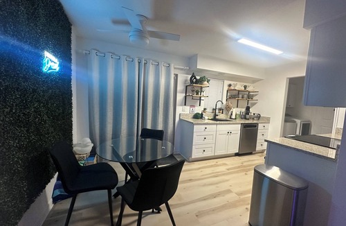 Lake Eola Heights House | Lake Eola Retreat + Private Hot Tub & Fenced Backyard + Grill. Walk to Lake Eola