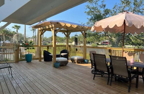 Lincolnville Cottage | Lake front cottage in St. Augustine