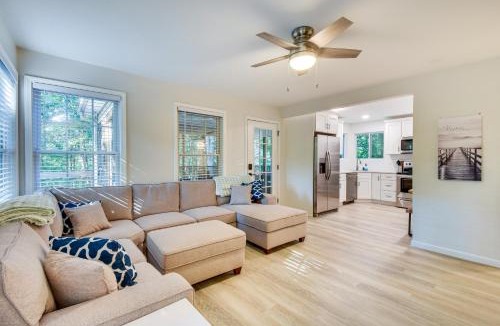 Seneca House | Lake Hartwell Retreat w/2-Tier Dock & Boat Slip!