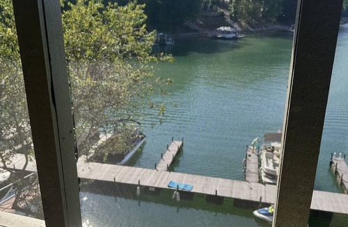 Normandy Shores House | Lake Keowee Waterfront Town Home - 3 Bdrm, 3.5 Bath 7 Miles from Clemson Stadium