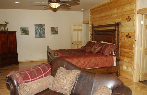 Topton Cabin | Lake Nantahala smokey mountain Lakeside Lodge in Gated Community. Pontoon boat