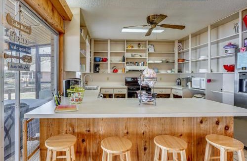 Hawthorne House | Lake Winnott Home w/Boat Ramp & Dock