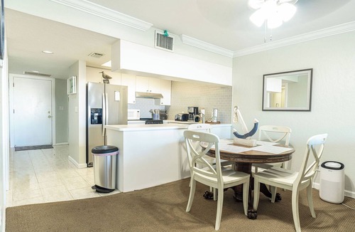 Clewiston Apartment | Lakefront Condo in Clewiston Heated Pool Fishing Paradise Sleeps 4