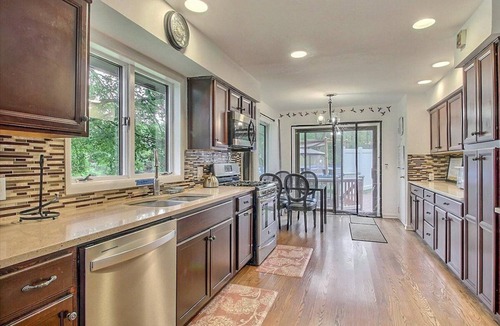 Newton House | Lakefront Family Retreat~Private Pool~Game Room