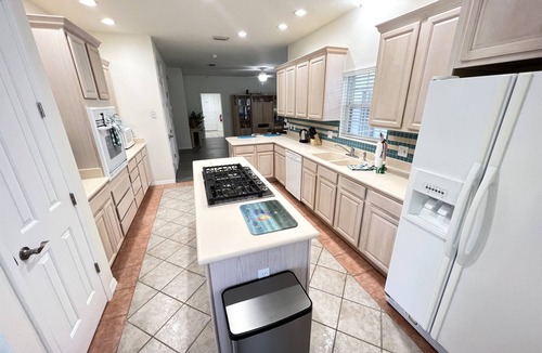 West Kissimmee House | Lakefront Getaway LG South Facing Pool Hot Tub Pool Table & BBQ - 2 miles Disney
