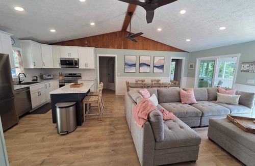 Westminster House | Lakefront Haven on Hartwell