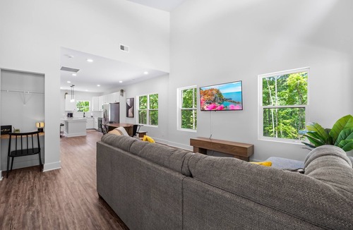 Terrell House | Lakefront Home w/Guest Suite + Kayaks & Firepit