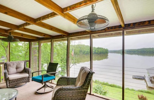 Greenwood County House | Lakefront Paradise Cozy Space Games Family Fun