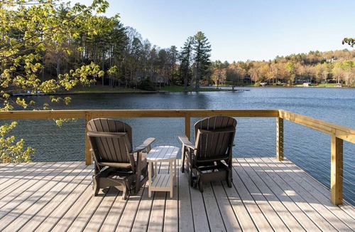 Lake Toxaway House | LAKEFRONT PROPERTY l DANCING BEAR