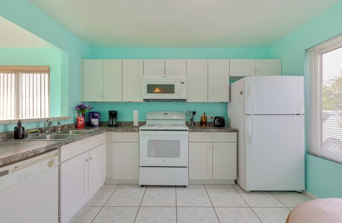 Sanford House | Lakefront Sanford Home w/Community Pool