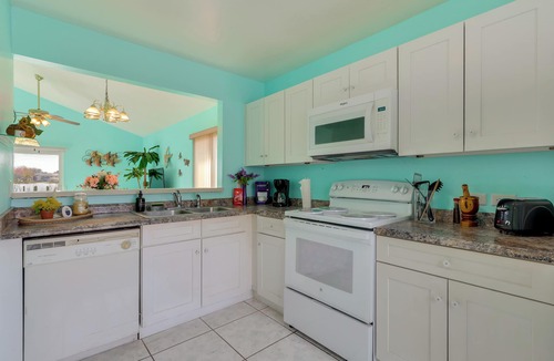 Sanford House | Lakefront Sanford Home w/Community Pool