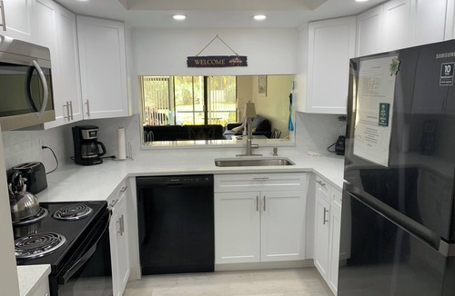 South Bradenton Condo | Lakeside Condo at Shorewalk, Bradenton. IMG, Beaches & Restaurants Nearby