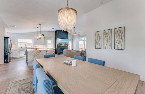 Palm Harbor House | Lakeside Oasis: Your Private Pool Escape at Tarpon Springs Lake