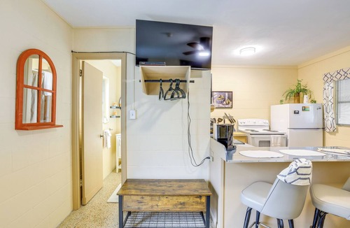 Chiefland Apartment | Lanai & Fire Pit: Riverfront Studio in Chiefland!