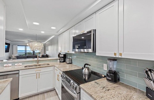 Sunset Beach Condo | Land`s End 11-206: Newly Remodeled 2BD/2BA