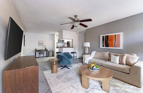 Sunbeam Apartment | Landing | Amazing 1BD, Courtyard, Gym