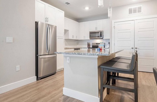 Southeast Orlando Apartment | Landing | Amazing 1BD, Gym, Pool