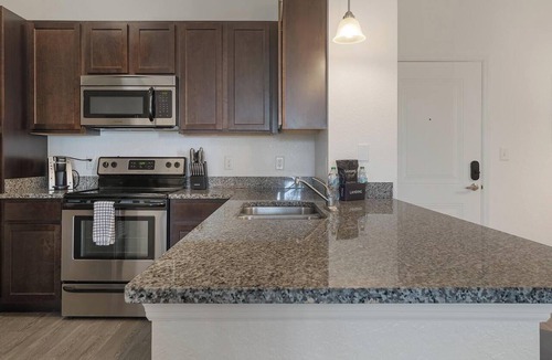 Apopka House | Landing | Amazing 2BD, Clubhouse, Game Room